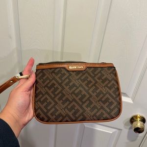 NWT Ellen Tracy wristlet